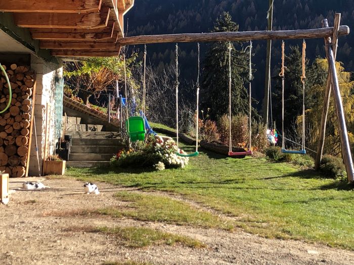  Hasen, Spielplatz, Ferienwohnung Martlerhof Urlaub in Südtirol